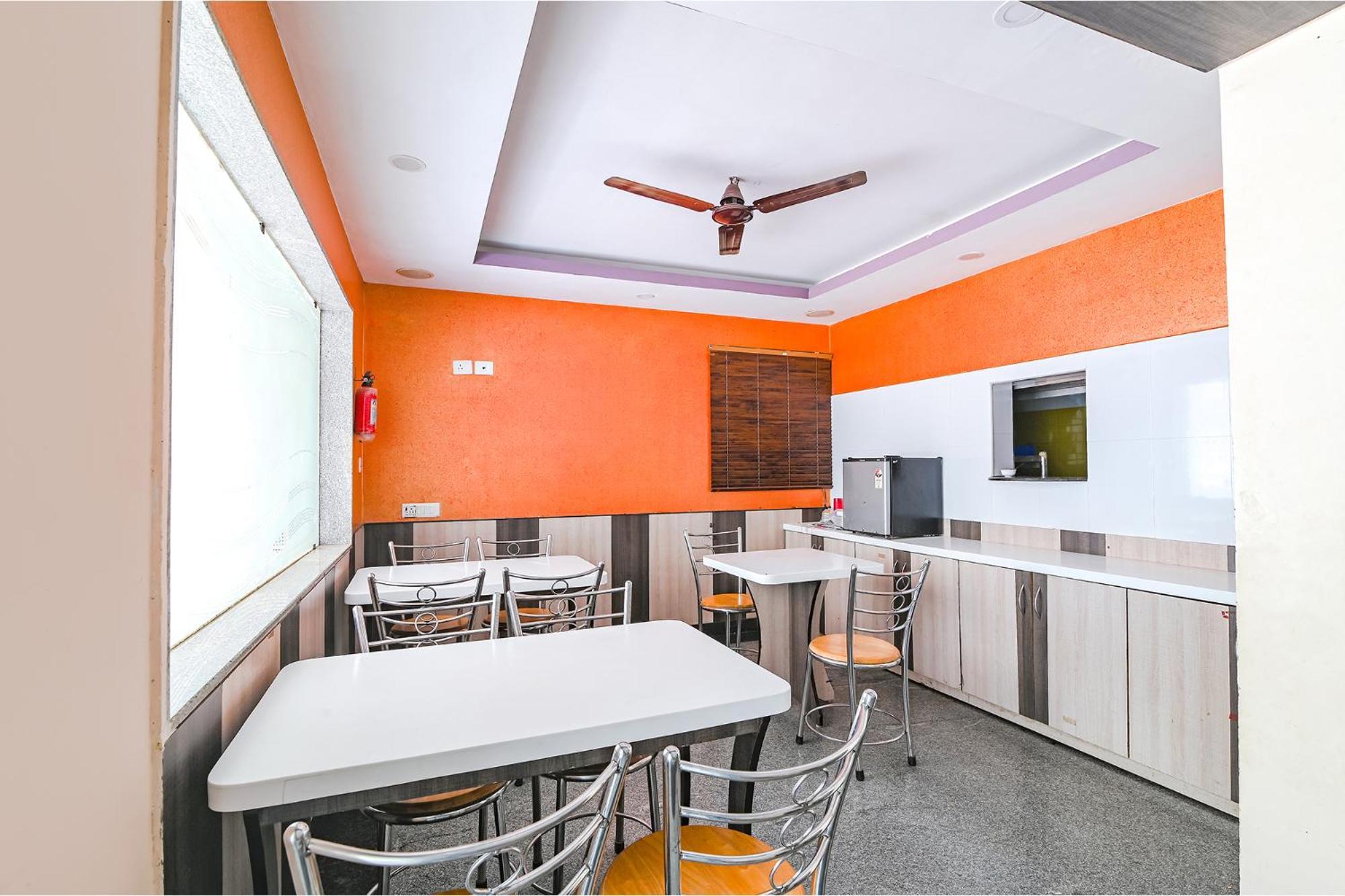 Fabhotel Vrj Residency - Nr Trade Center & St Thomas Mount Hotel