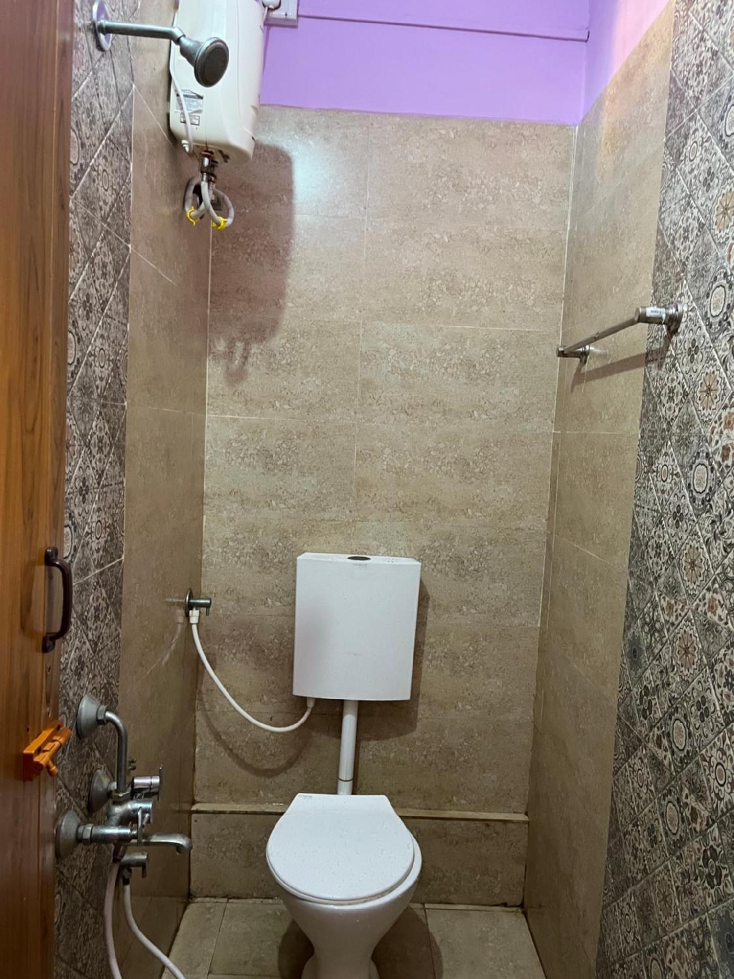 Vinayak Residency Porur Acomodação com café da manhã  Chennai