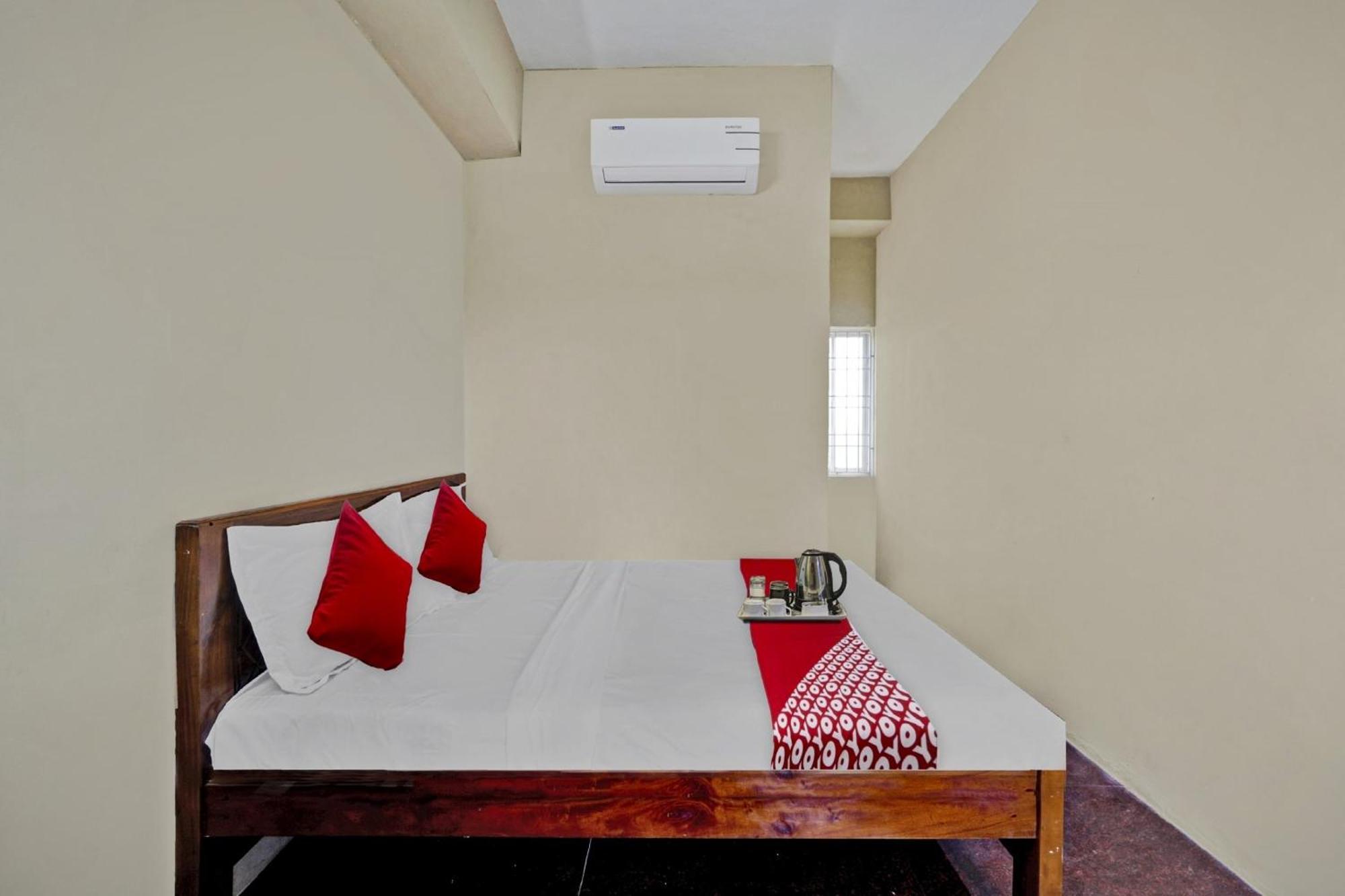 Oyo Flagship 92943 Guna Residency