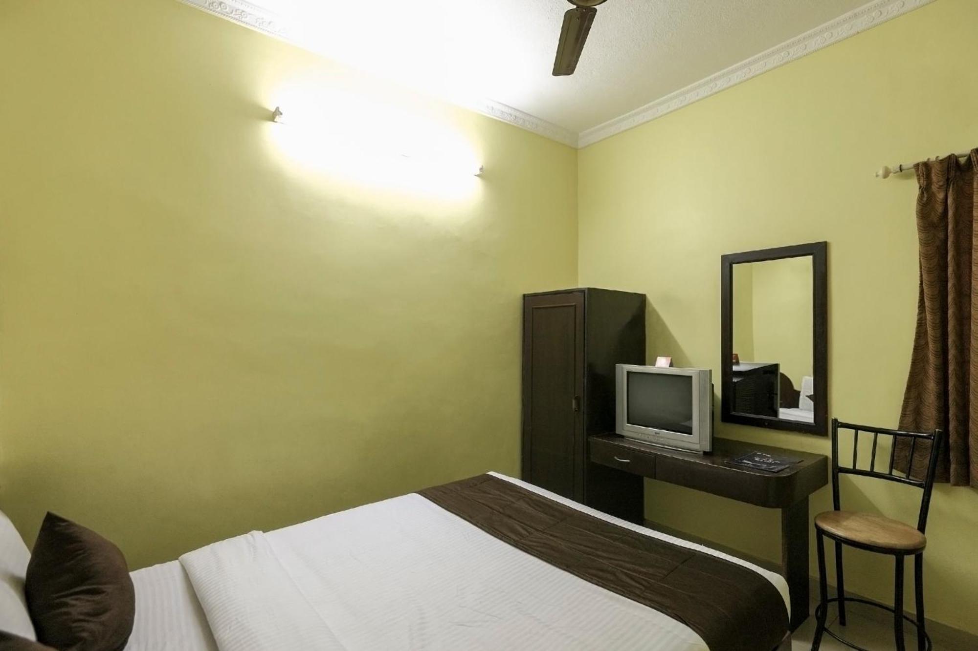 Oyo Flagship 8128 Valli Paradise 4*