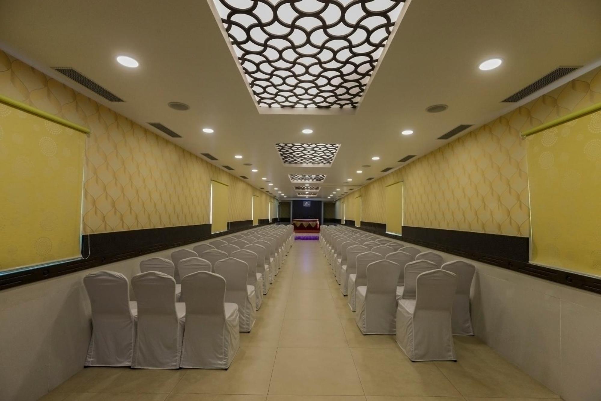 Oyo Flagship 8128 Valli Paradise 4* Chennai