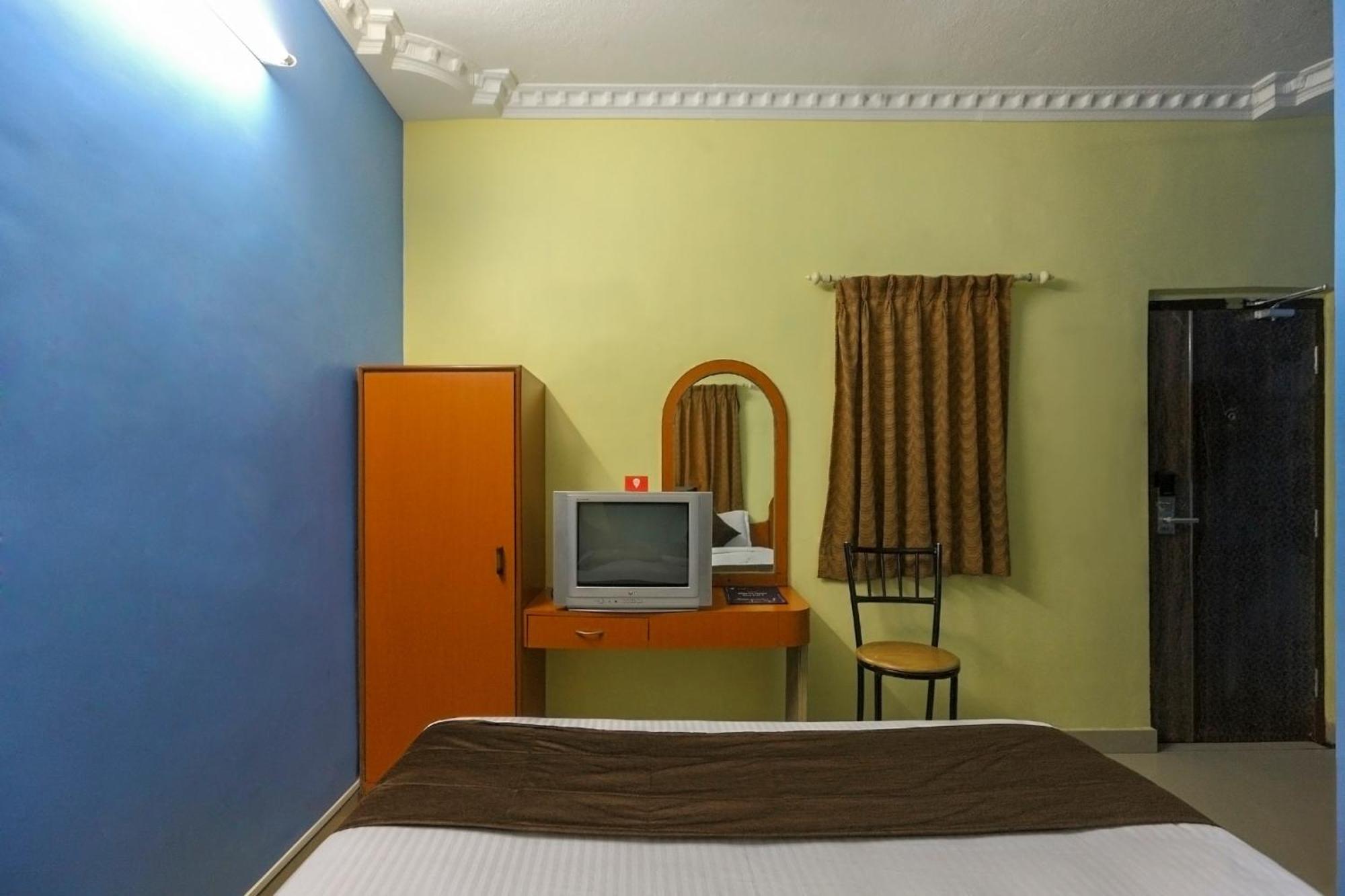 Oyo Flagship 8128 Valli Paradise Hotel 4*