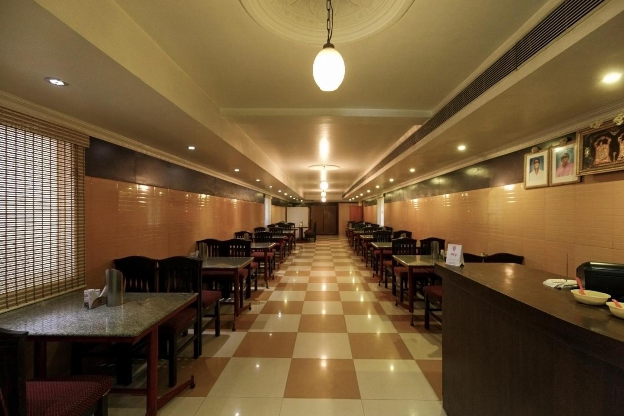 Oyo Flagship 8128 Valli Paradise Hotel Chennai