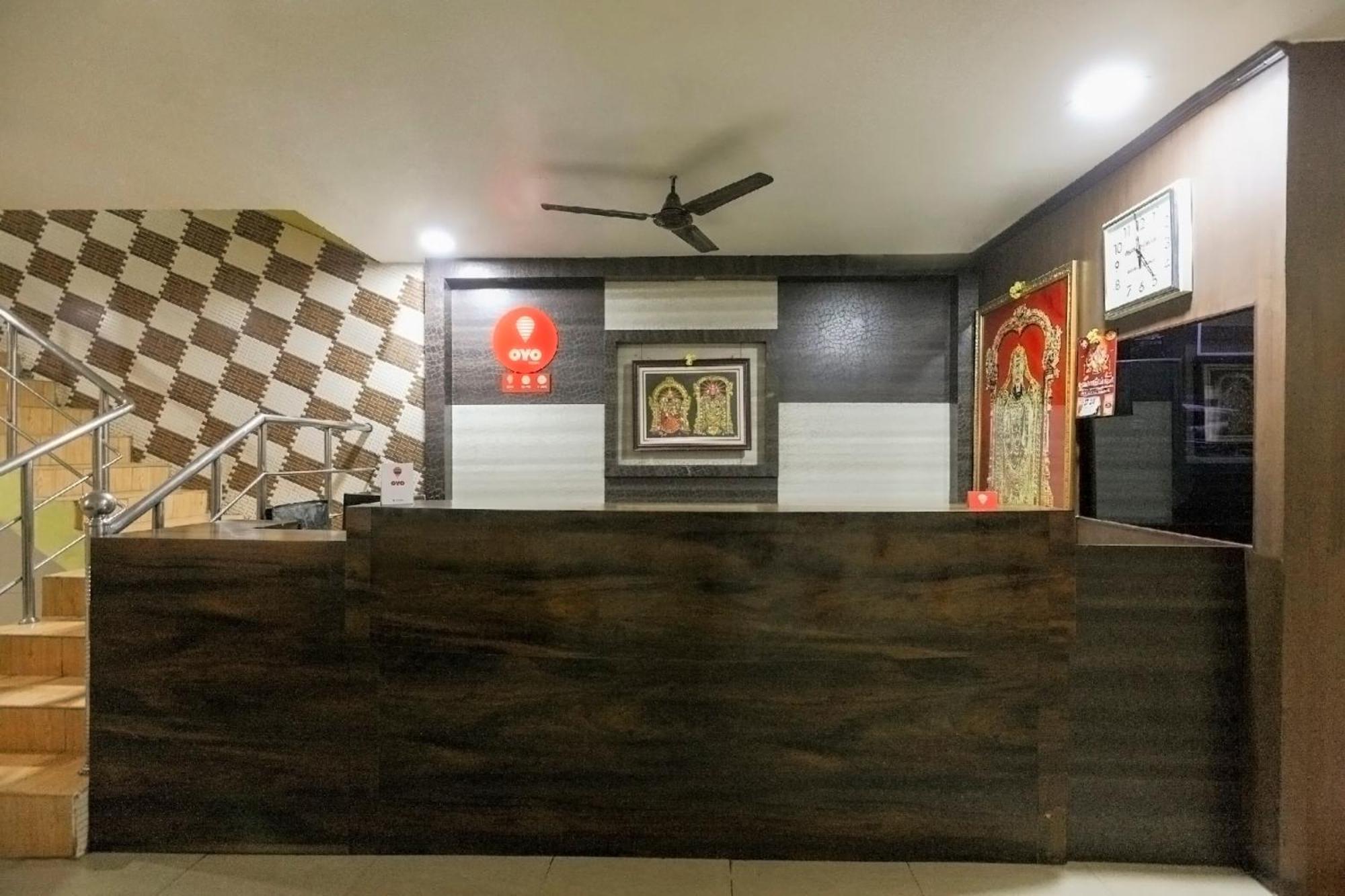 Oyo Flagship 8128 Valli Paradise Hotel 4*