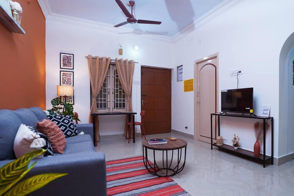 Janhvi's Homestay - Boho Theme 1bhk - Near Airport