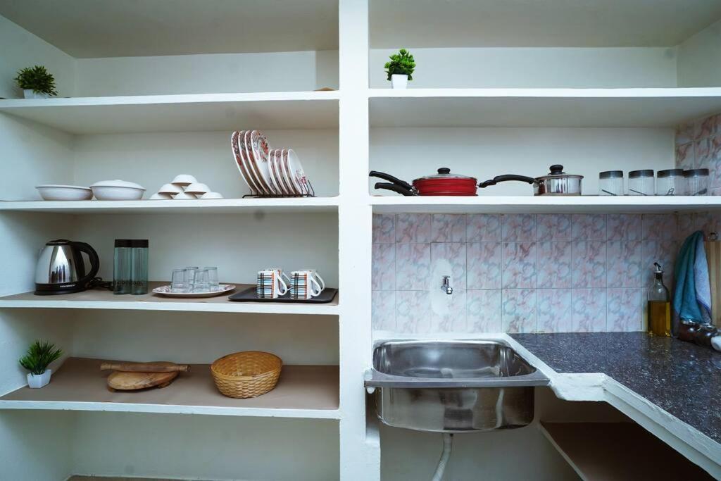 Janhvi's Homestay - Boho Theme 1bhk - Near Airport