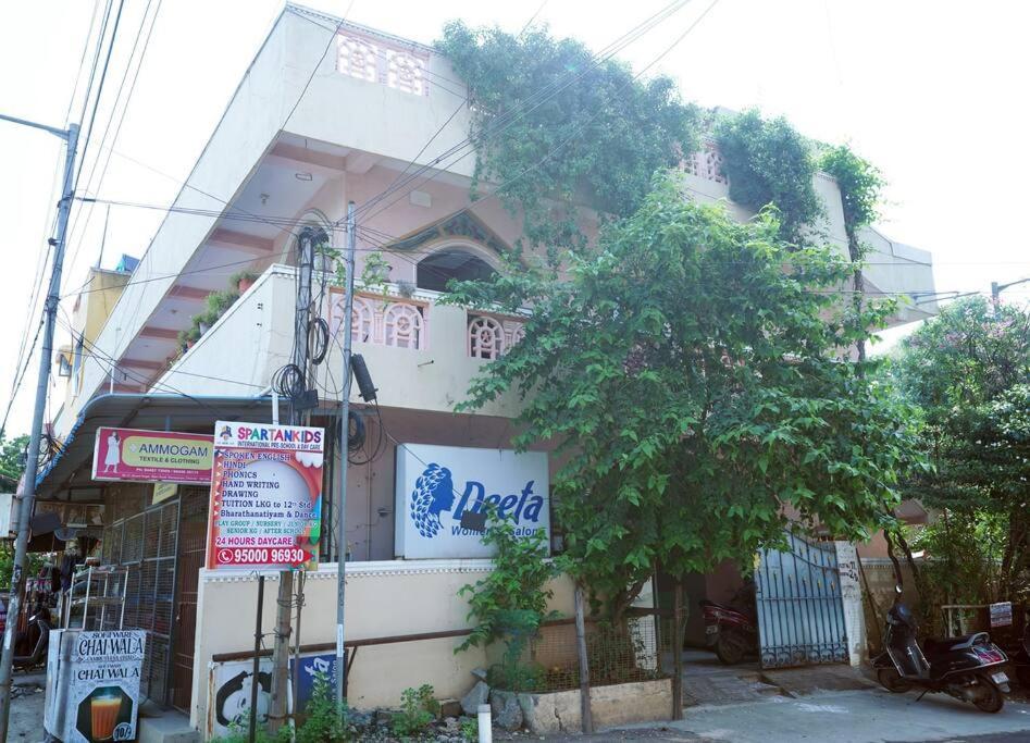 Janhvi's Homestay - Boho Theme 1bhk - Near Airport Apartment Chennai