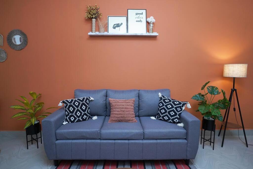 Janhvi's Homestay - Boho Theme 1bhk - Near Airport *