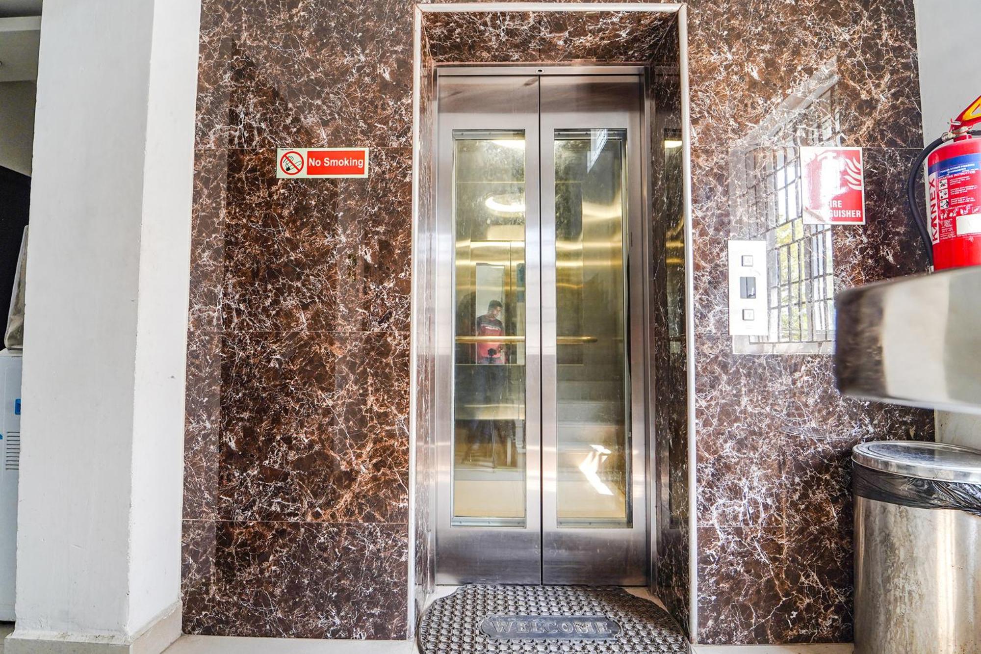 Fabexpress Silver Palace Hotel