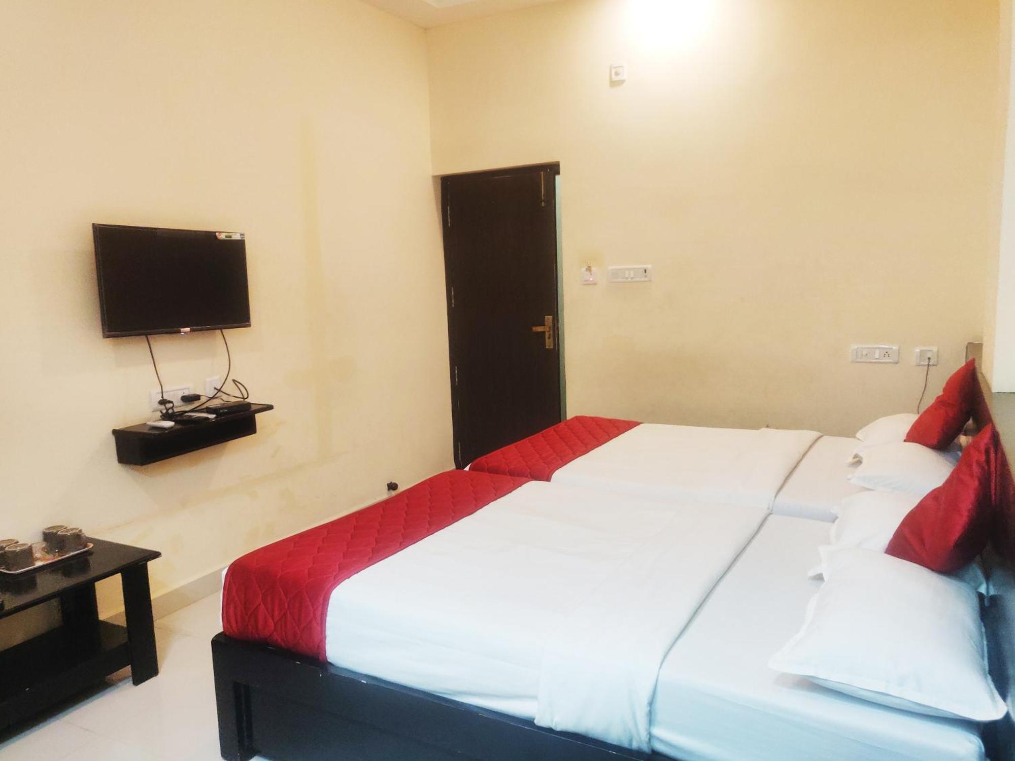 Sri Vignesh Residency Hotel