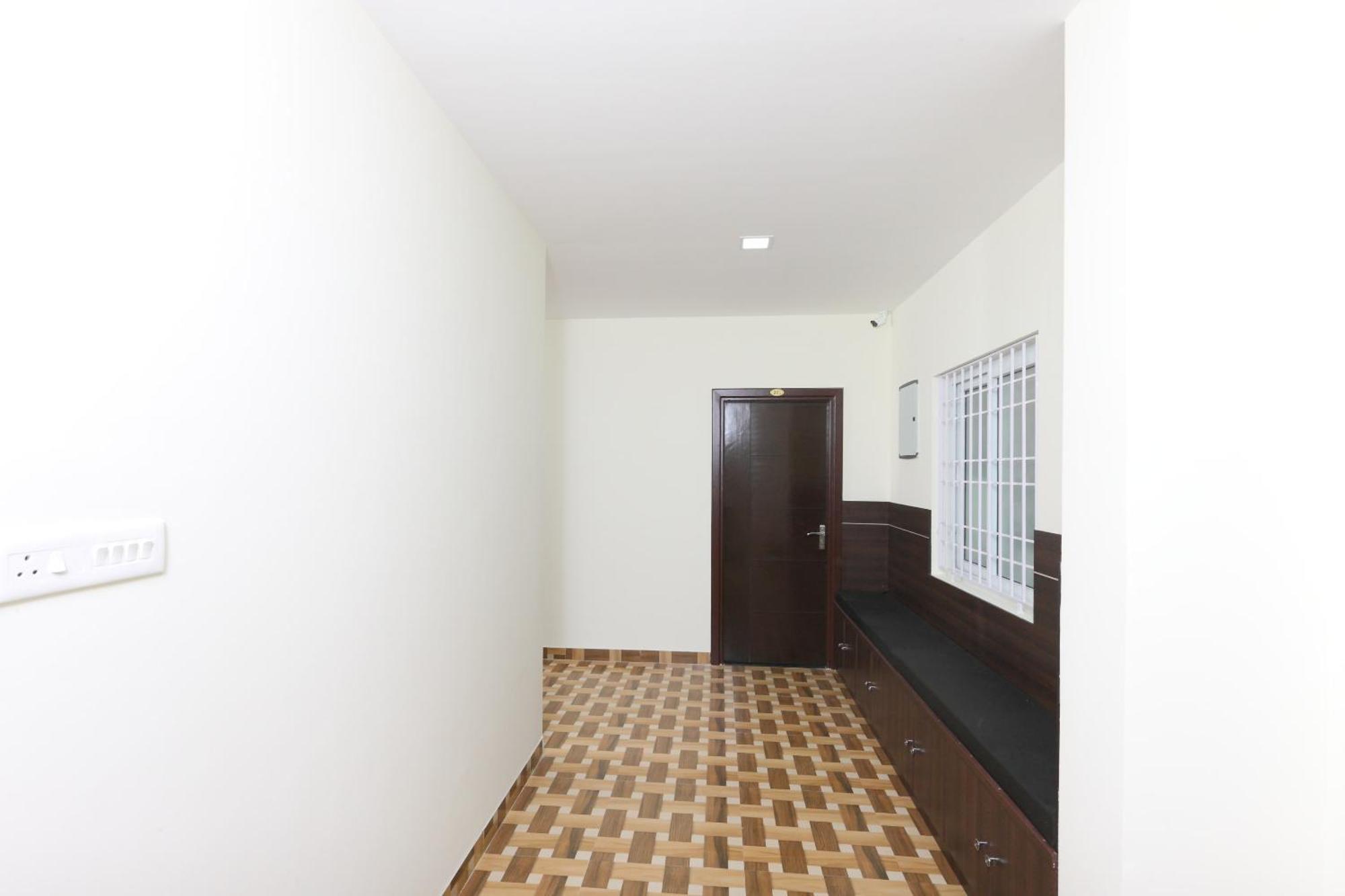 Hotel O Perfect Near Meenambakkam Metro Station