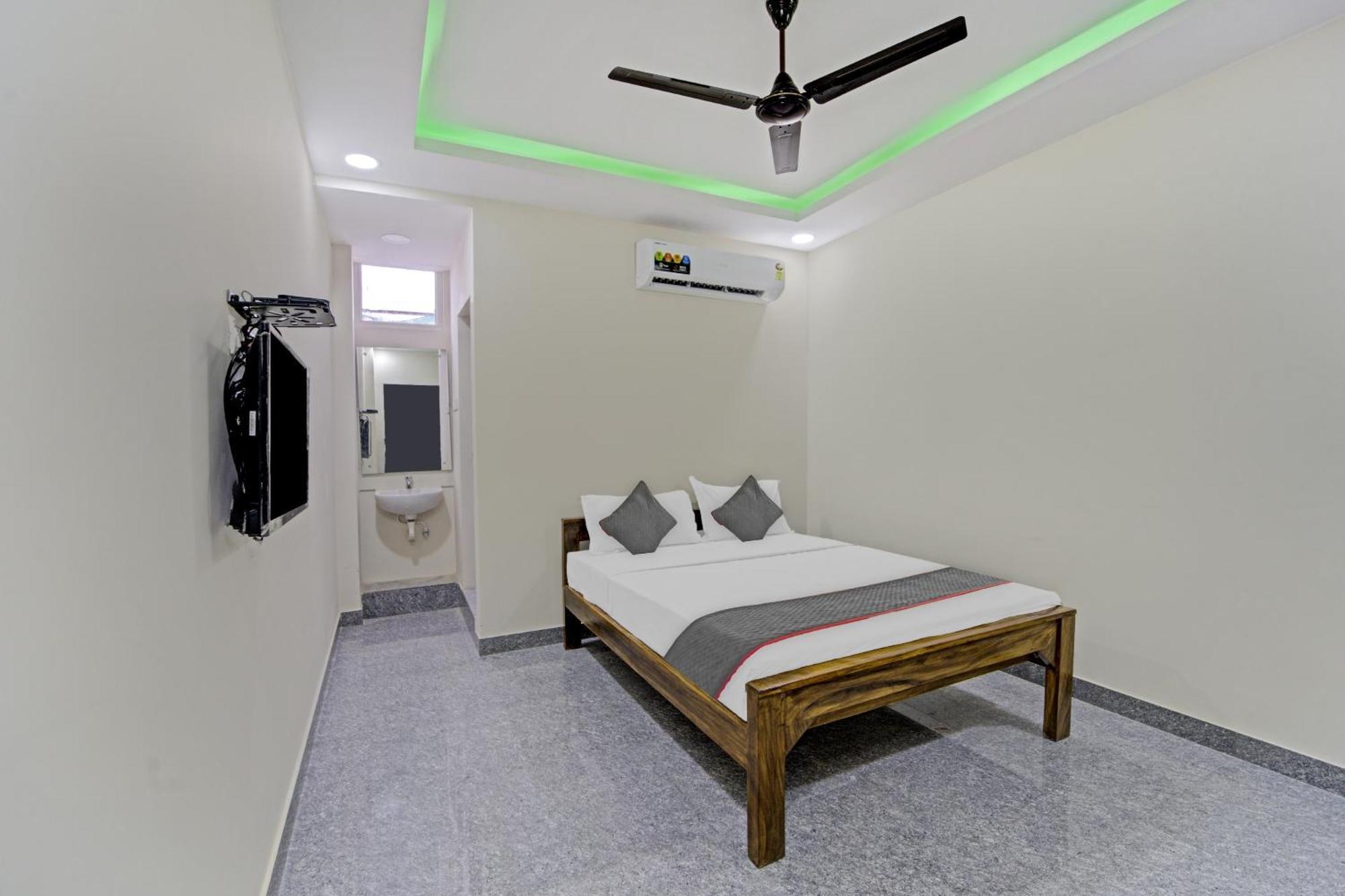 Super Townhouse 1096 Redfox Nungambakkam Near Apollo & Shankar Nethralaya Hospital