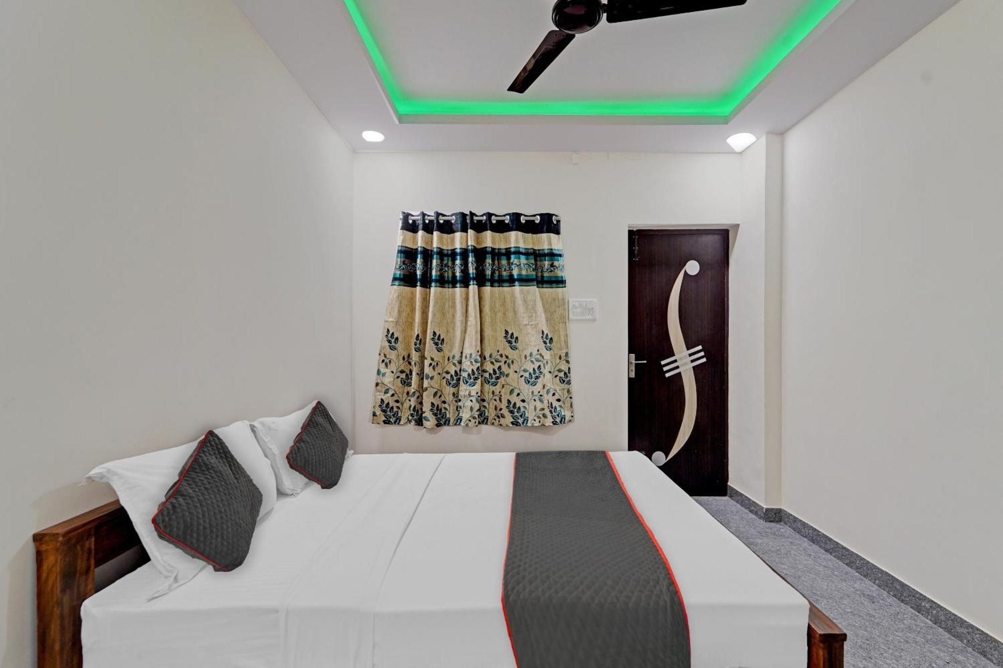 Super Townhouse 1096 Redfox Nungambakkam Near Apollo & Shankar Nethralaya Hospital 4* Chennai