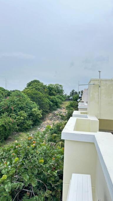 Sr Groups - Seascape 3bhk With Swimming Pool *
