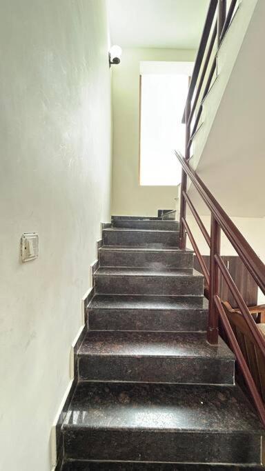 Sr Groups - Seascape 3bhk With Swimming Pool