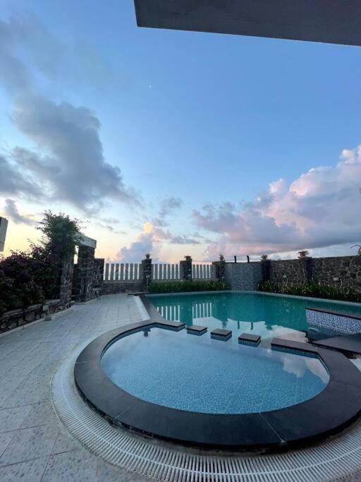 Sr Groups - Seascape 3bhk With Swimming Pool Vila *