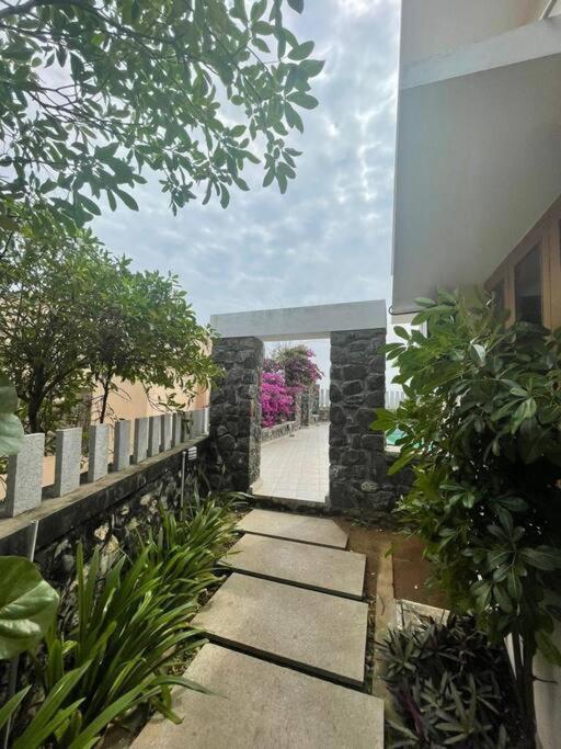 Sr Groups - Seascape 3bhk With Swimming Pool *