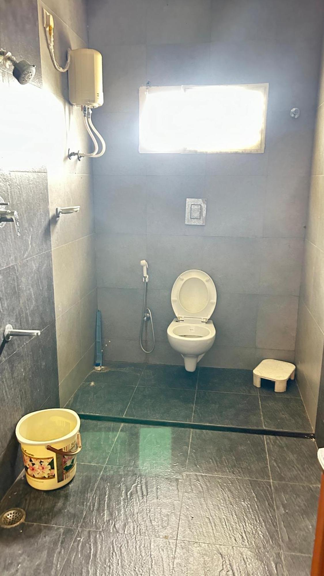 Sr Groups-sea Breeze 3bhk With Pool,bath Tub