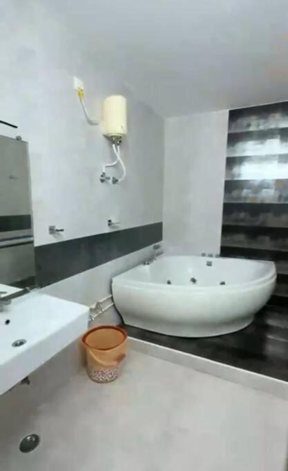 Sr Groups-sea Breeze 3bhk With Pool,bath Tub Villa Chennai