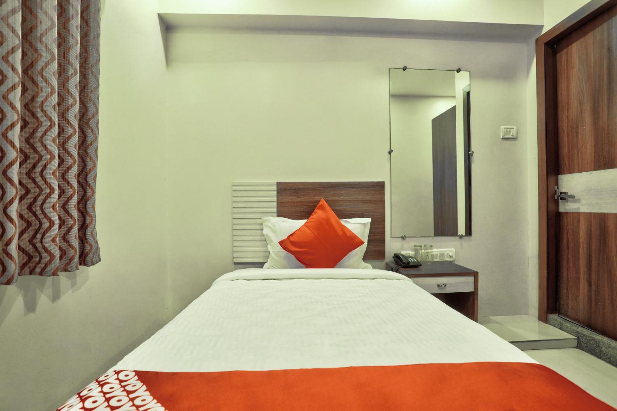 Oyo Manvaar Hotel 4*
