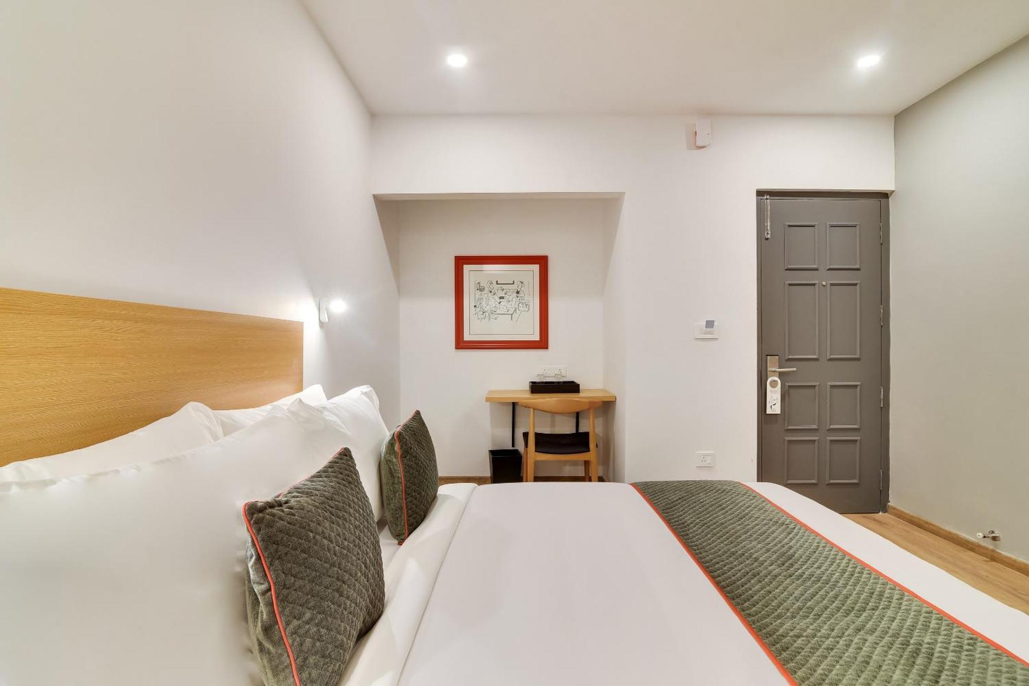 Hotel Townhouse Kovilambakkam Chennai