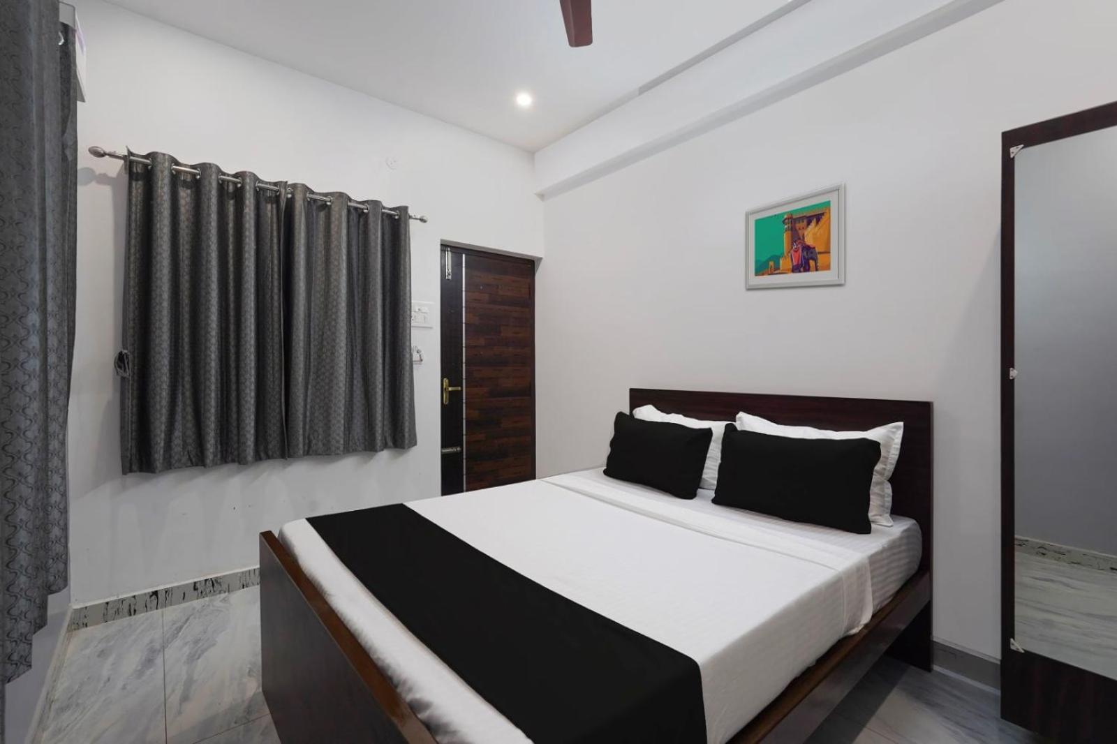 Airport Hotel *