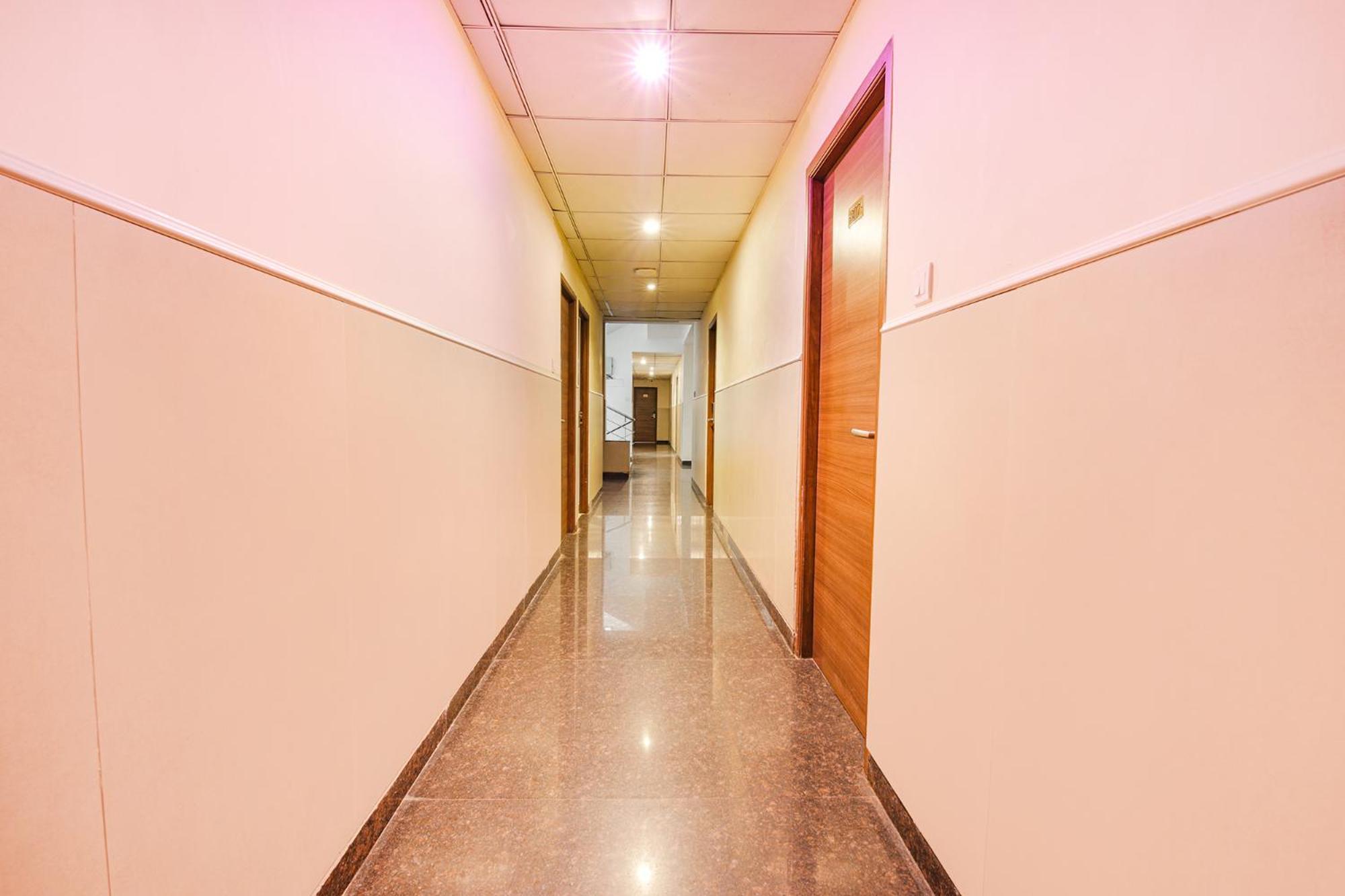 Hotel Fabhotel Mrv - Nr Express Avenue Mall & Spencer Plaza Mall 3*