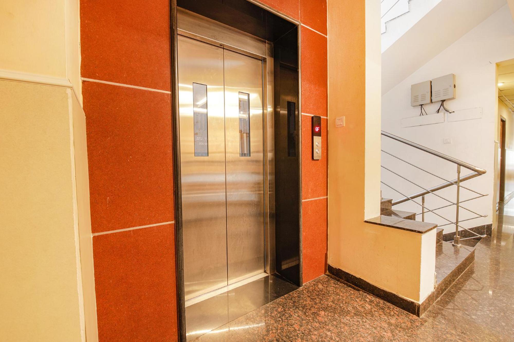 Hotel Fabhotel Mrv - Nr Express Avenue Mall & Spencer Plaza Mall