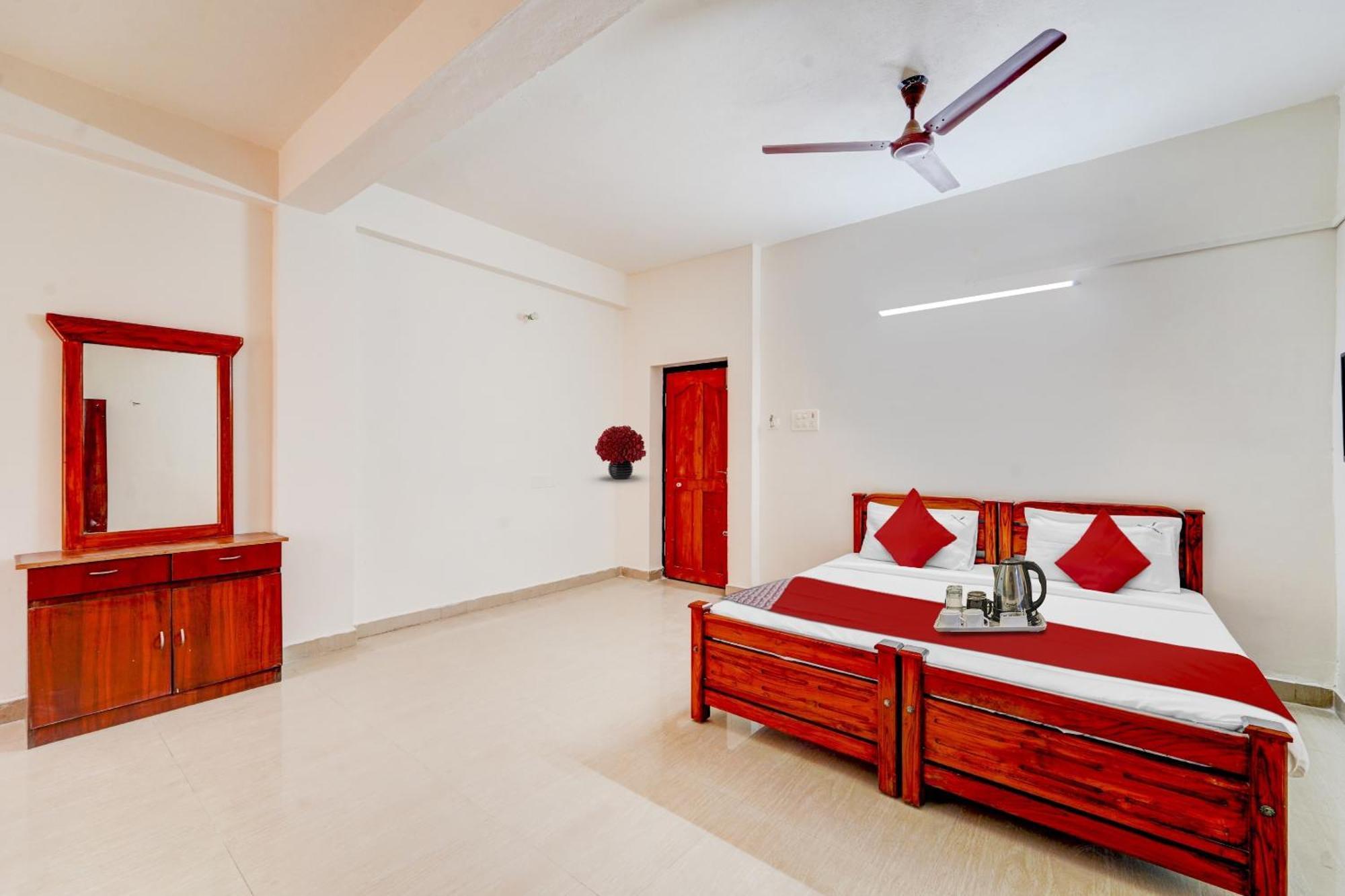 Hotel O Jayam Residency Tiruvottiyur Near Tiruvottriyur Theradi Metro Station
