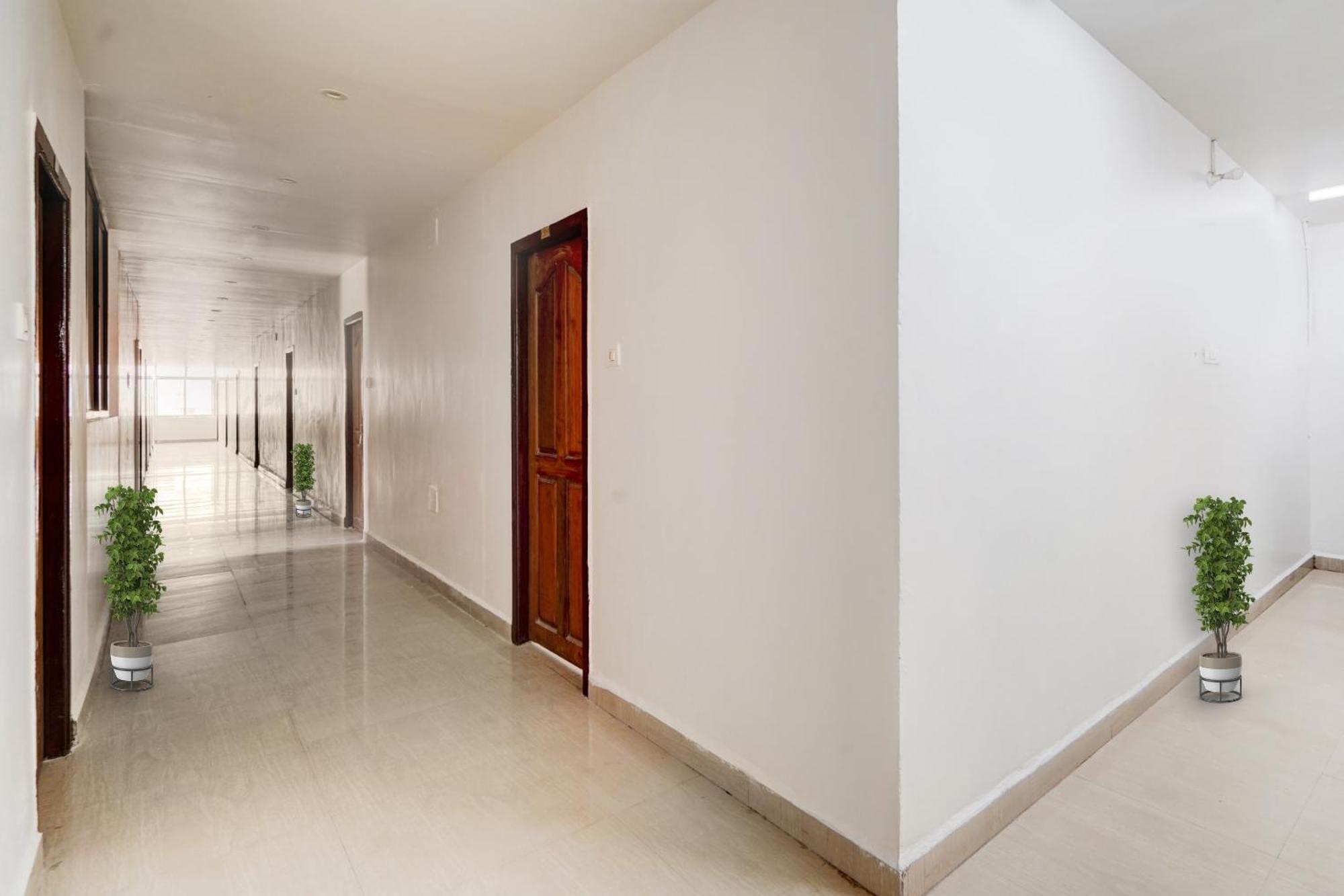 O Jayam Residency Tiruvottiyur Near Tiruvottriyur Theradi Metro Station 3*