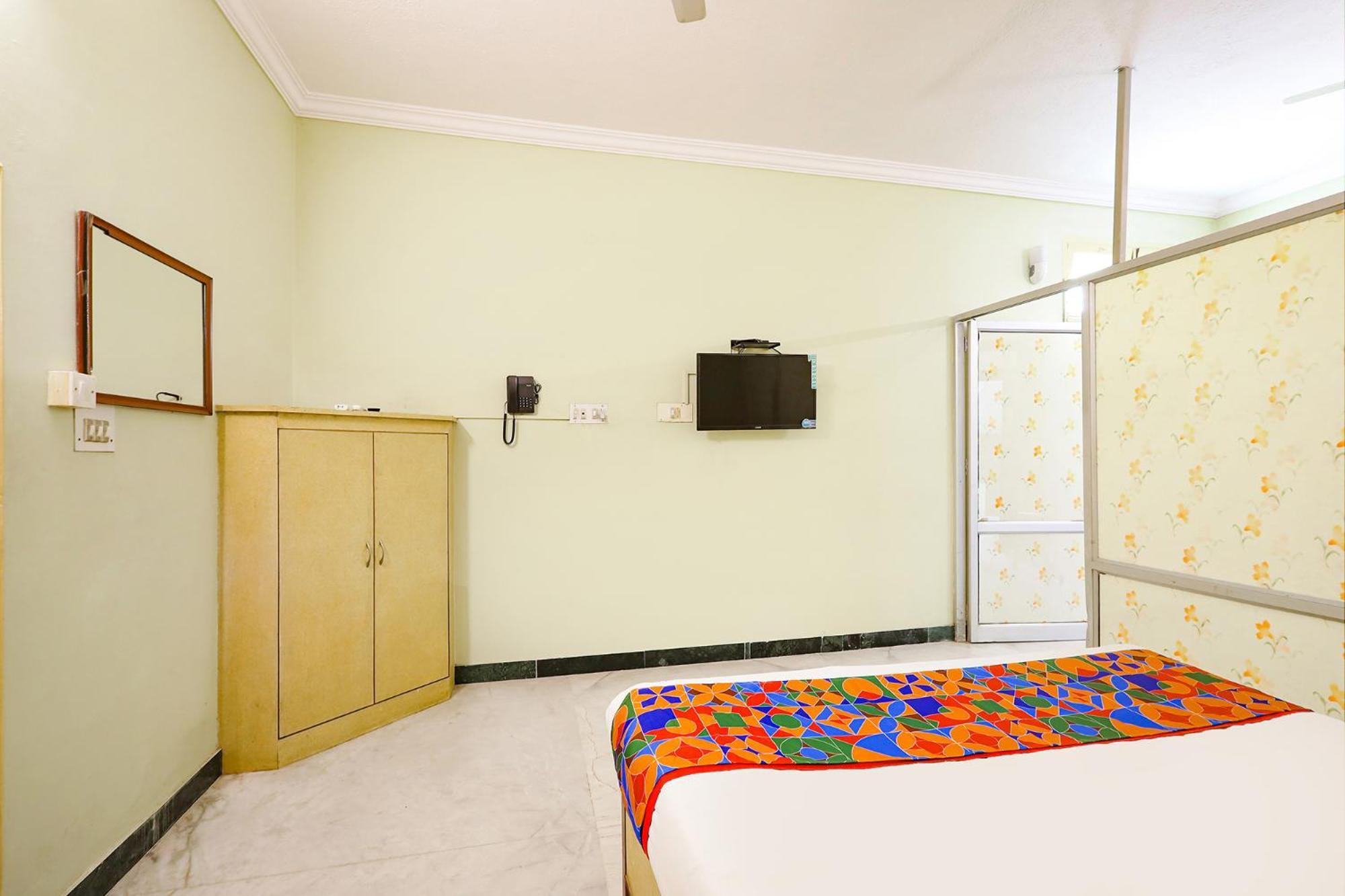 Fabexpress Sunshine Residency - Nr Avm Film Hotel 3*
