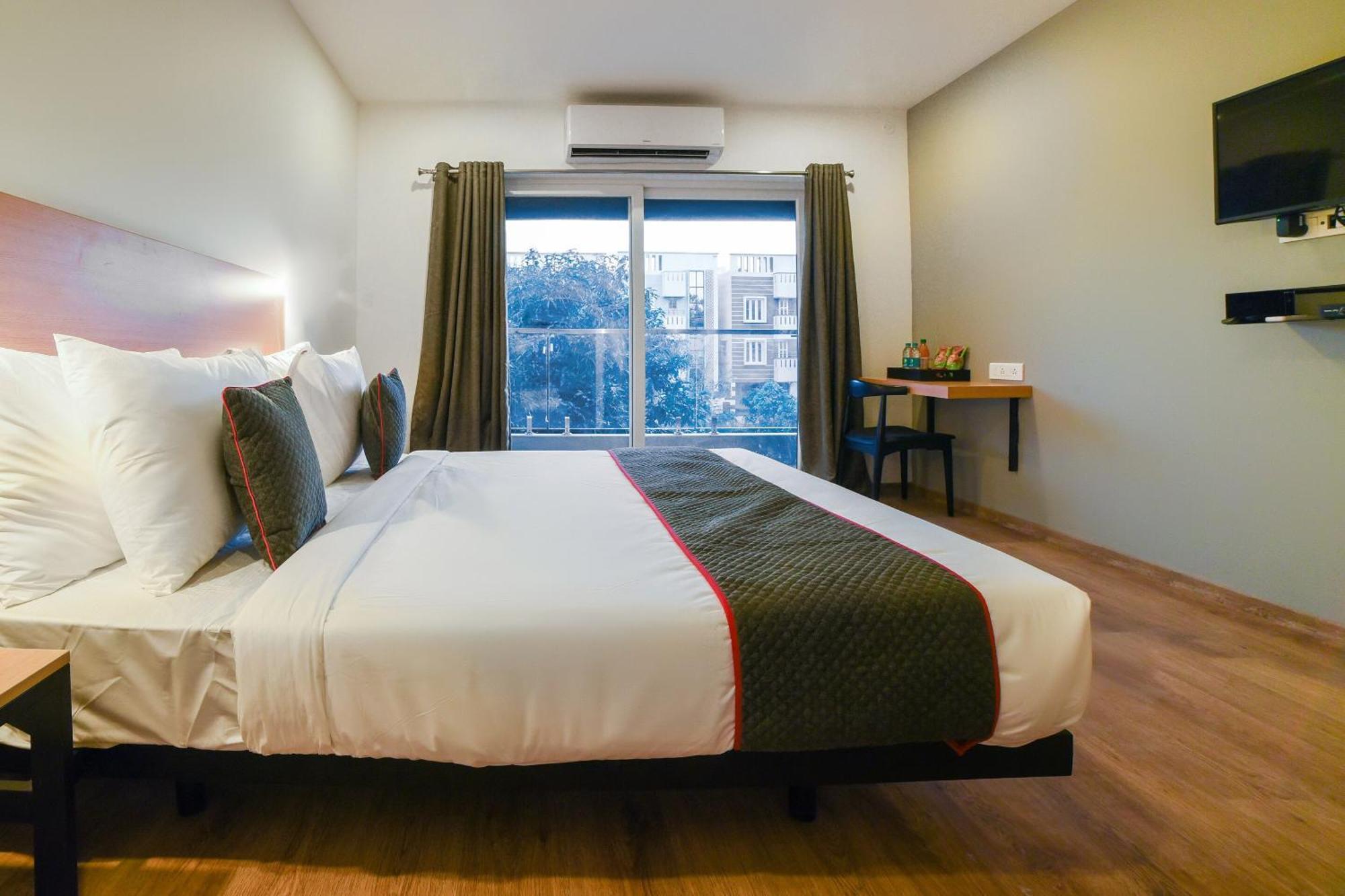 Hotel Oyo Townhouse 211 Laguna Ecr Chennai