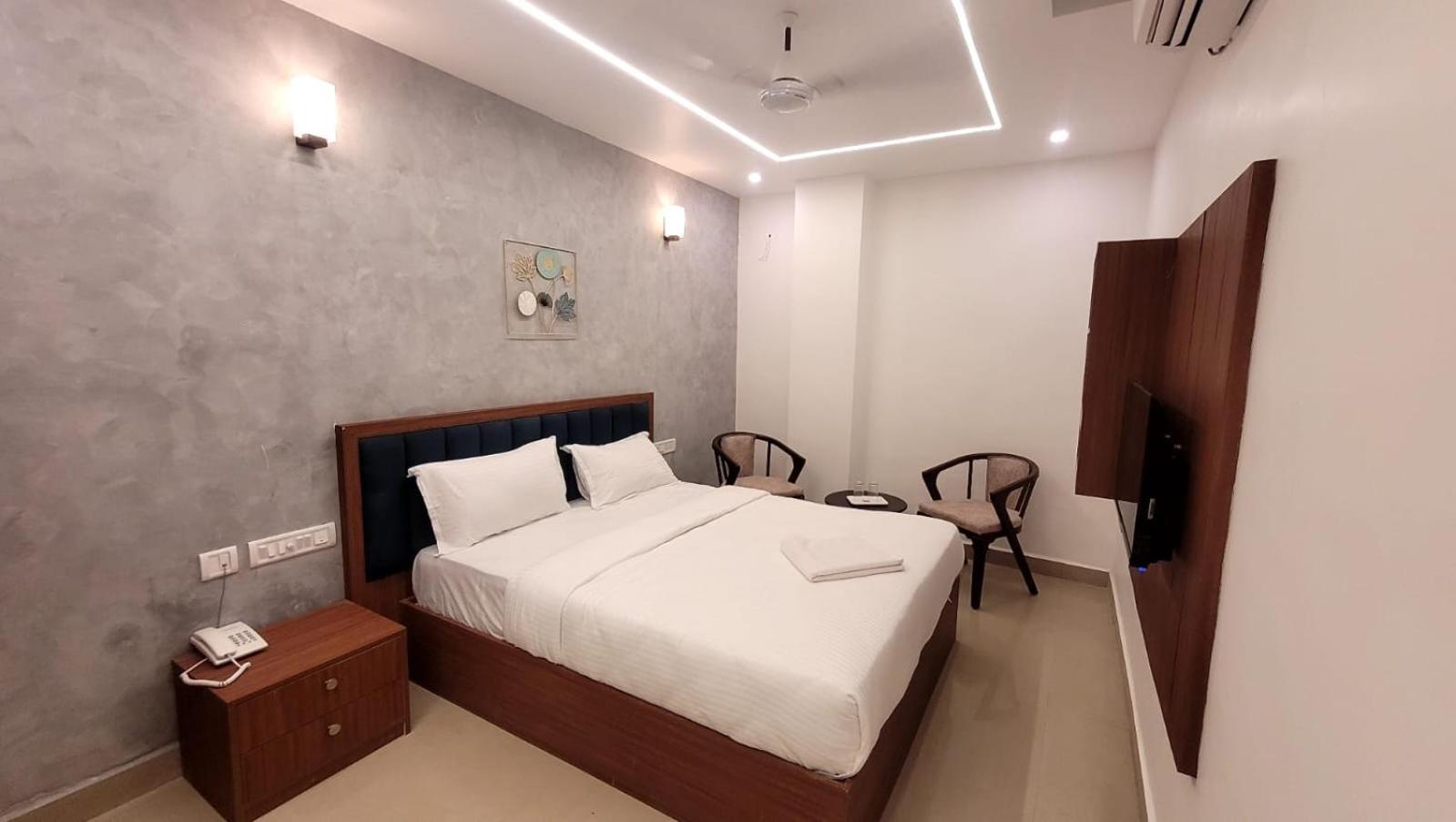 Royal Luxe - Us Consulate, Apollo Hospital, Sankara Natralya Hotel 2*
