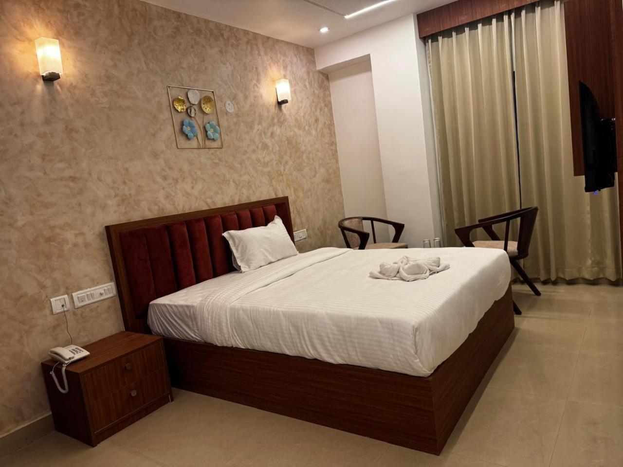 Royal Luxe - Us Consulate, Apollo Hospital, Sankara Natralya 2* Chennai