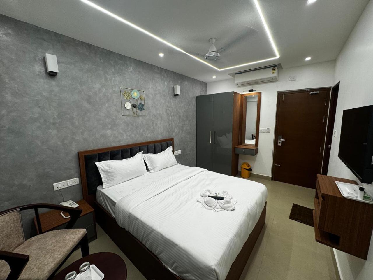 Royal Luxe - Us Consulate, Apollo Hospital, Sankara Natralya 2* Chennai