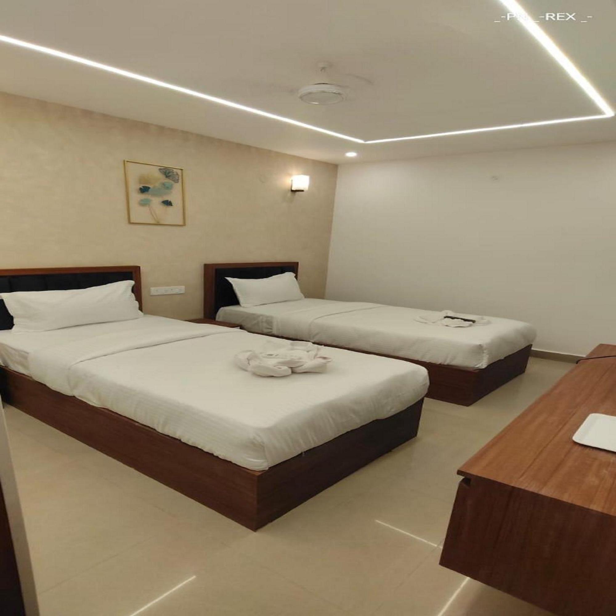 Hotel Royal Luxe - Us Consulate, Apollo Hospital, Sankara Natralya 2*