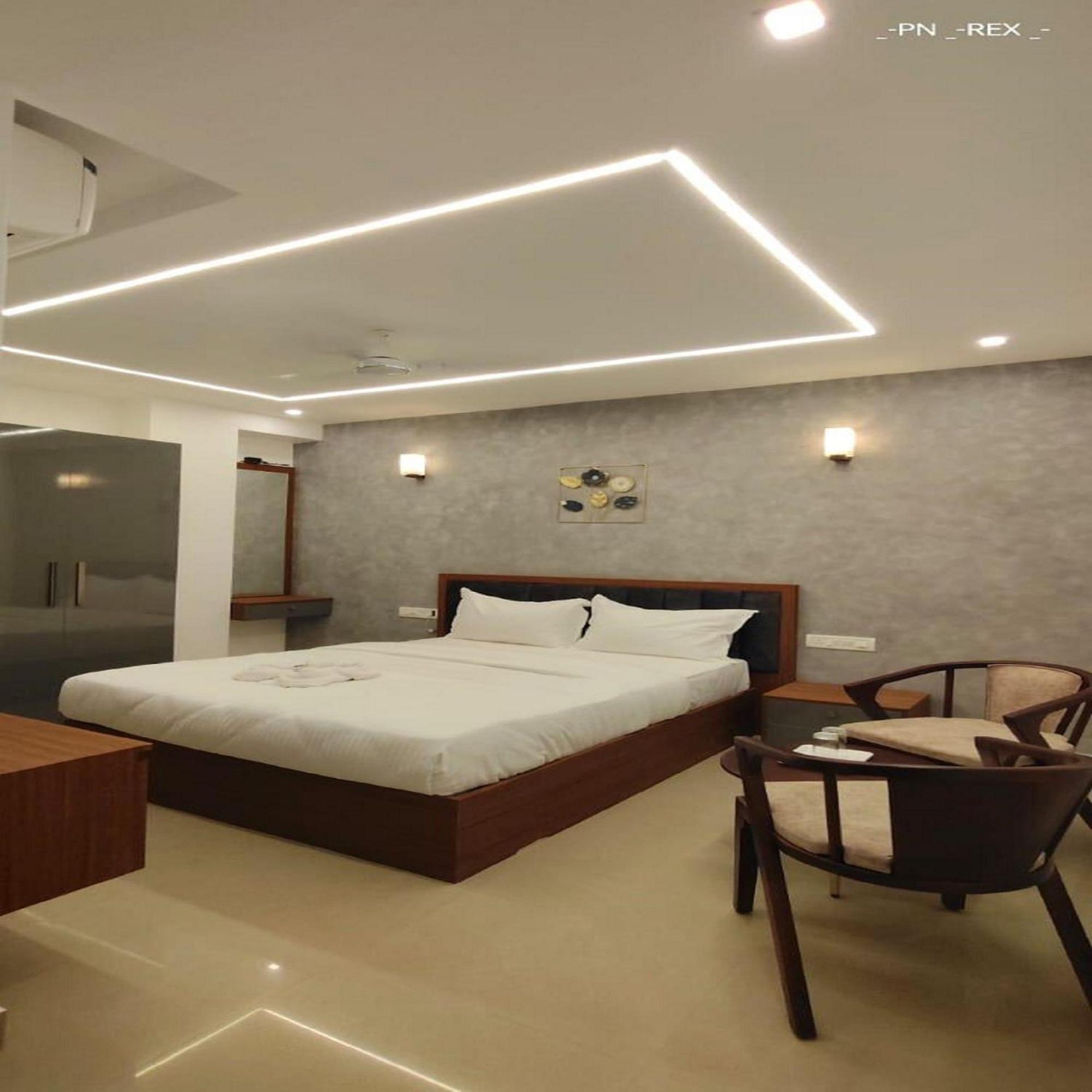 Royal Luxe - Us Consulate, Apollo Hospital, Sankara Natralya 2*