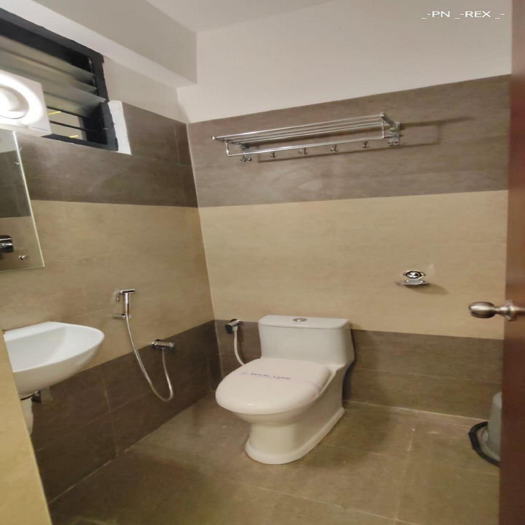 Royal Luxe - Us Consulate, Apollo Hospital, Sankara Natralya Hotel 2*