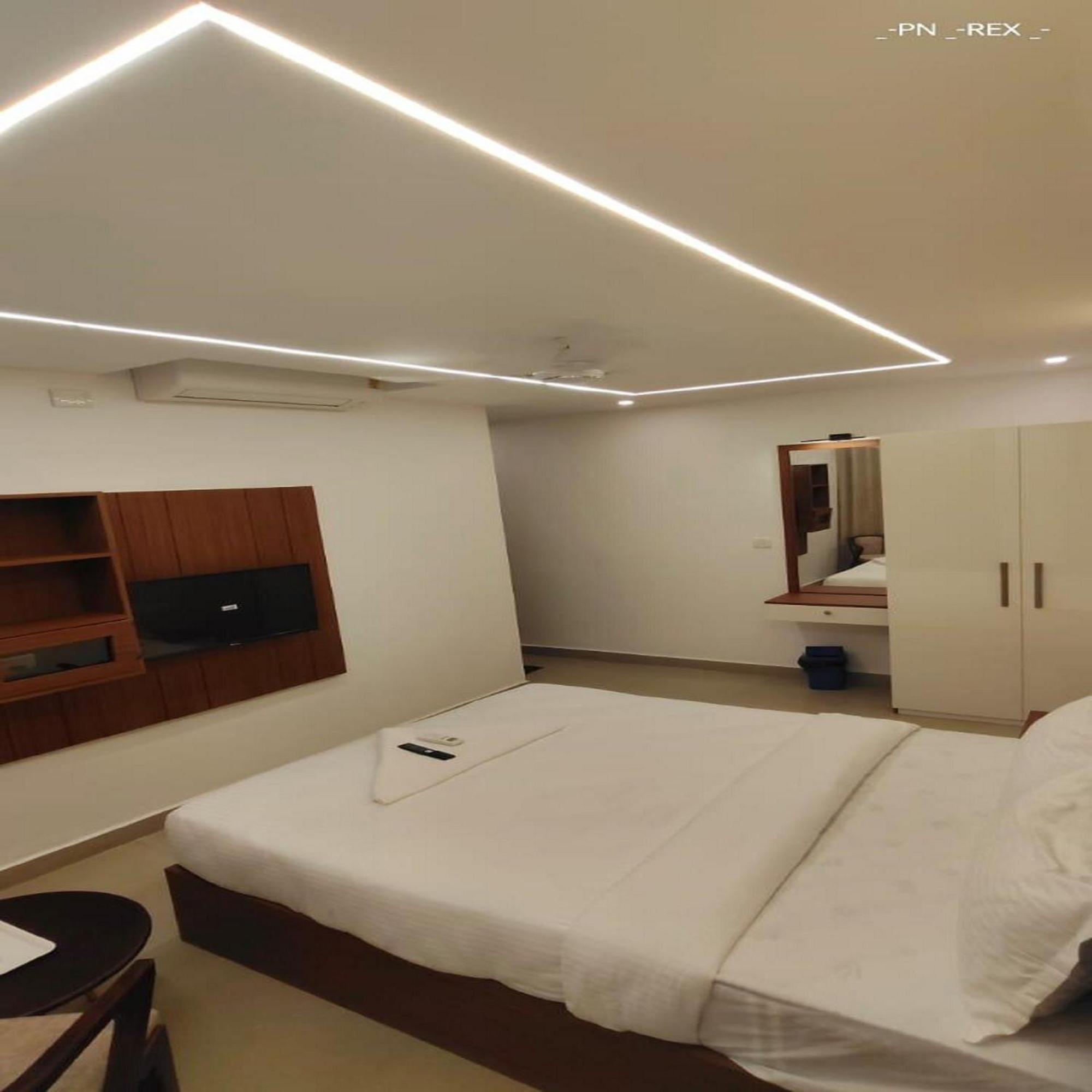 Hotel Royal Luxe - Us Consulate, Apollo Hospital, Sankara Natralya 2*