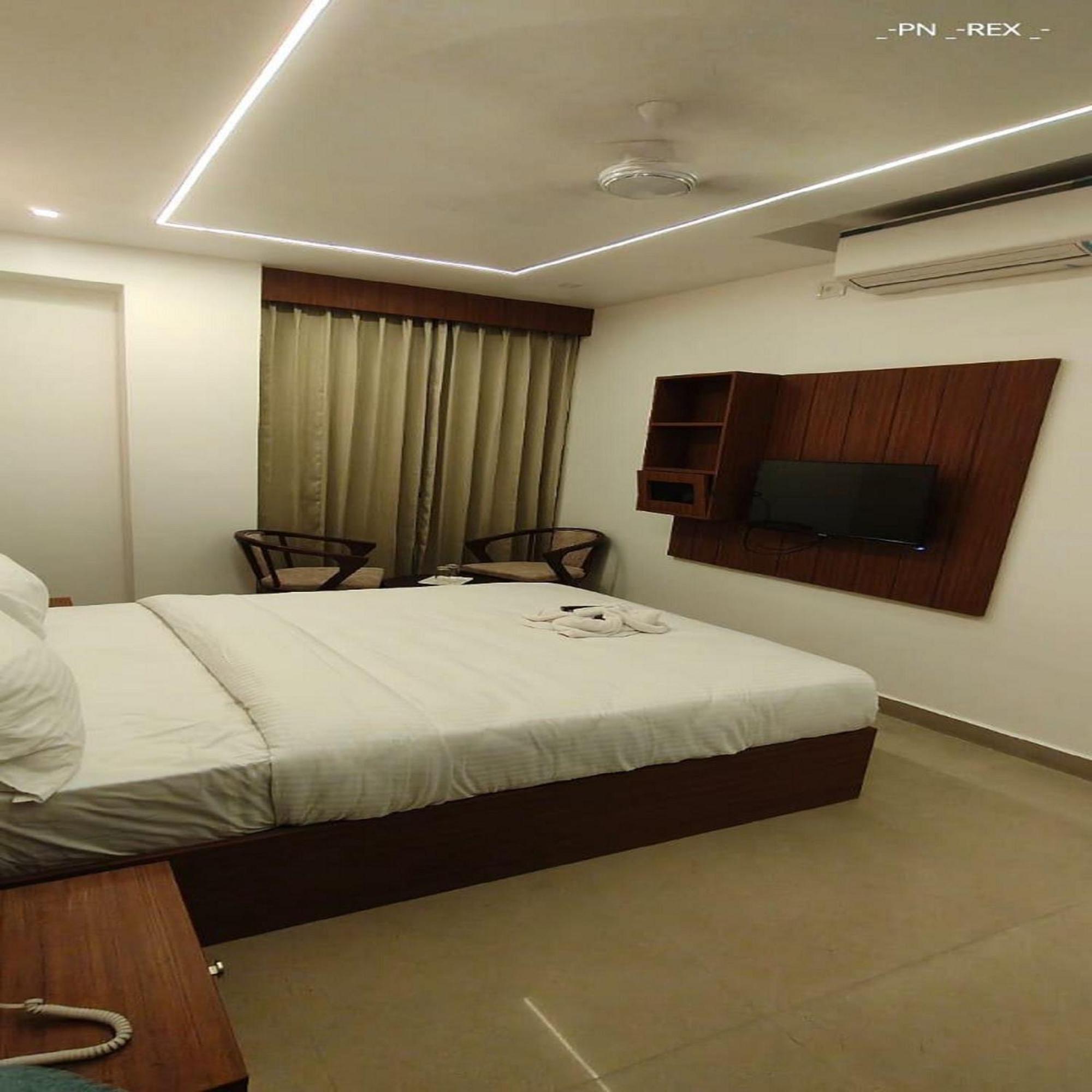 Hotel Royal Luxe - Us Consulate, Apollo Hospital, Sankara Natralya 2*