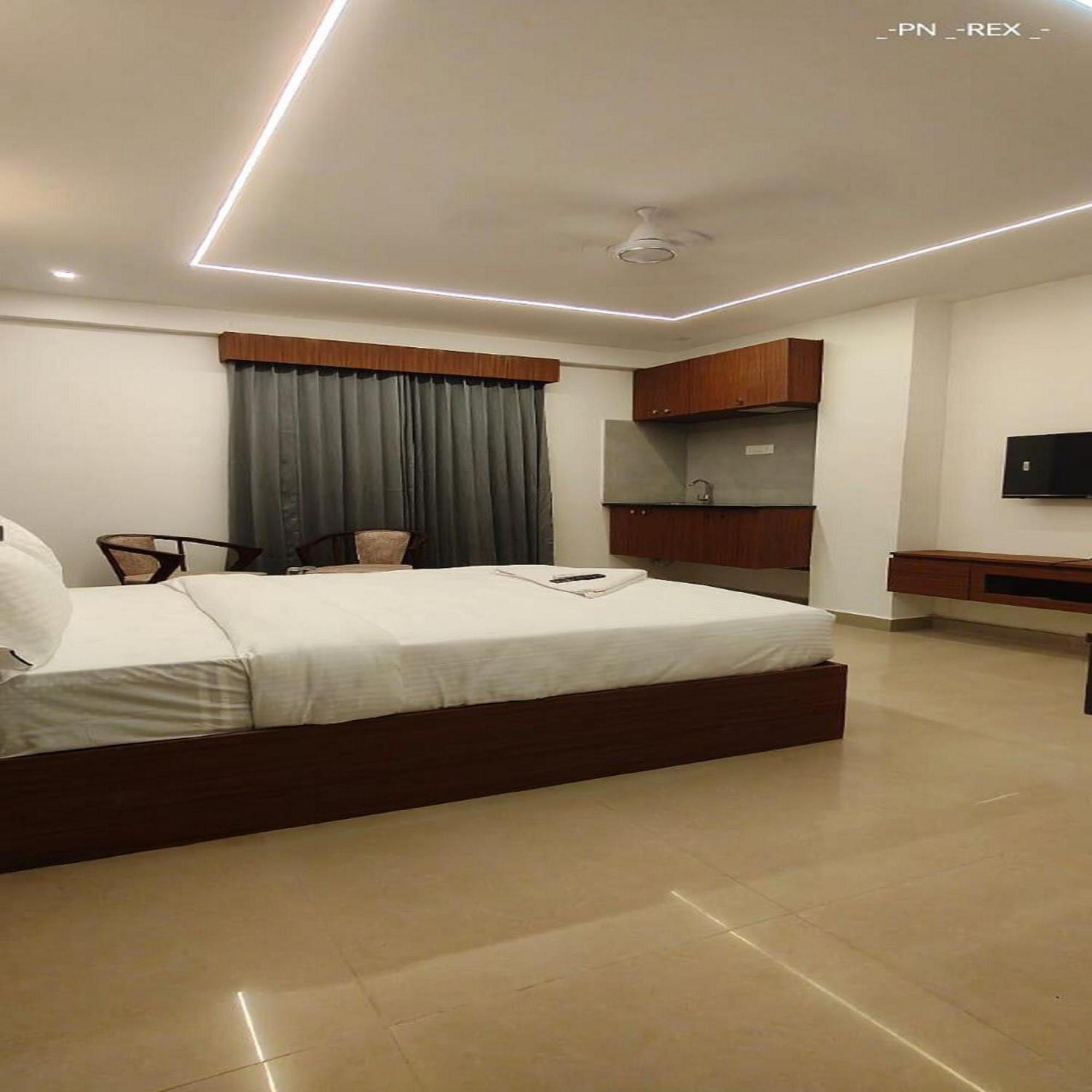 Royal Luxe - Us Consulate, Apollo Hospital, Sankara Natralya Hotel 2*