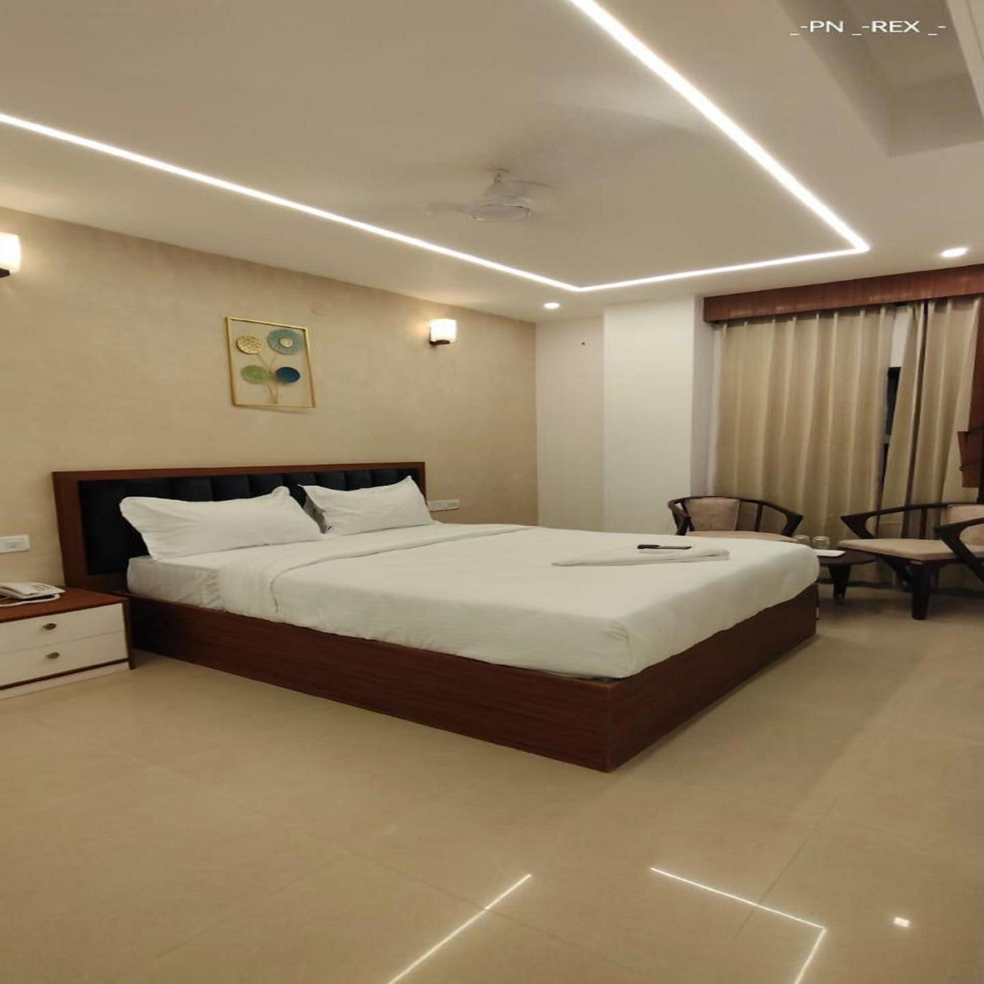 Royal Luxe - Us Consulate, Apollo Hospital, Sankara Natralya Hotel 2*