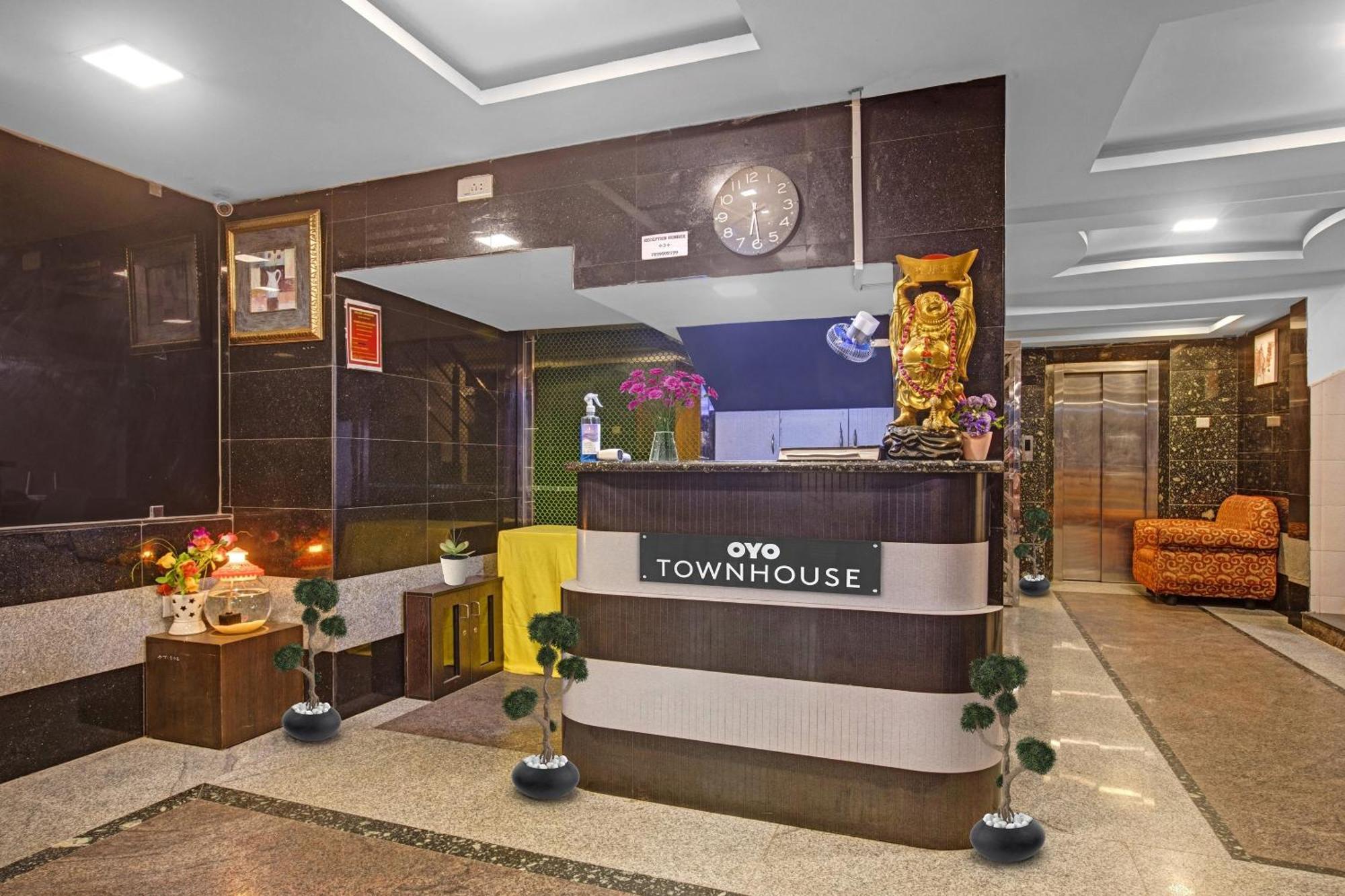 Hotel Super Townhouse Orchid Sankrish Near Balaji Dental College