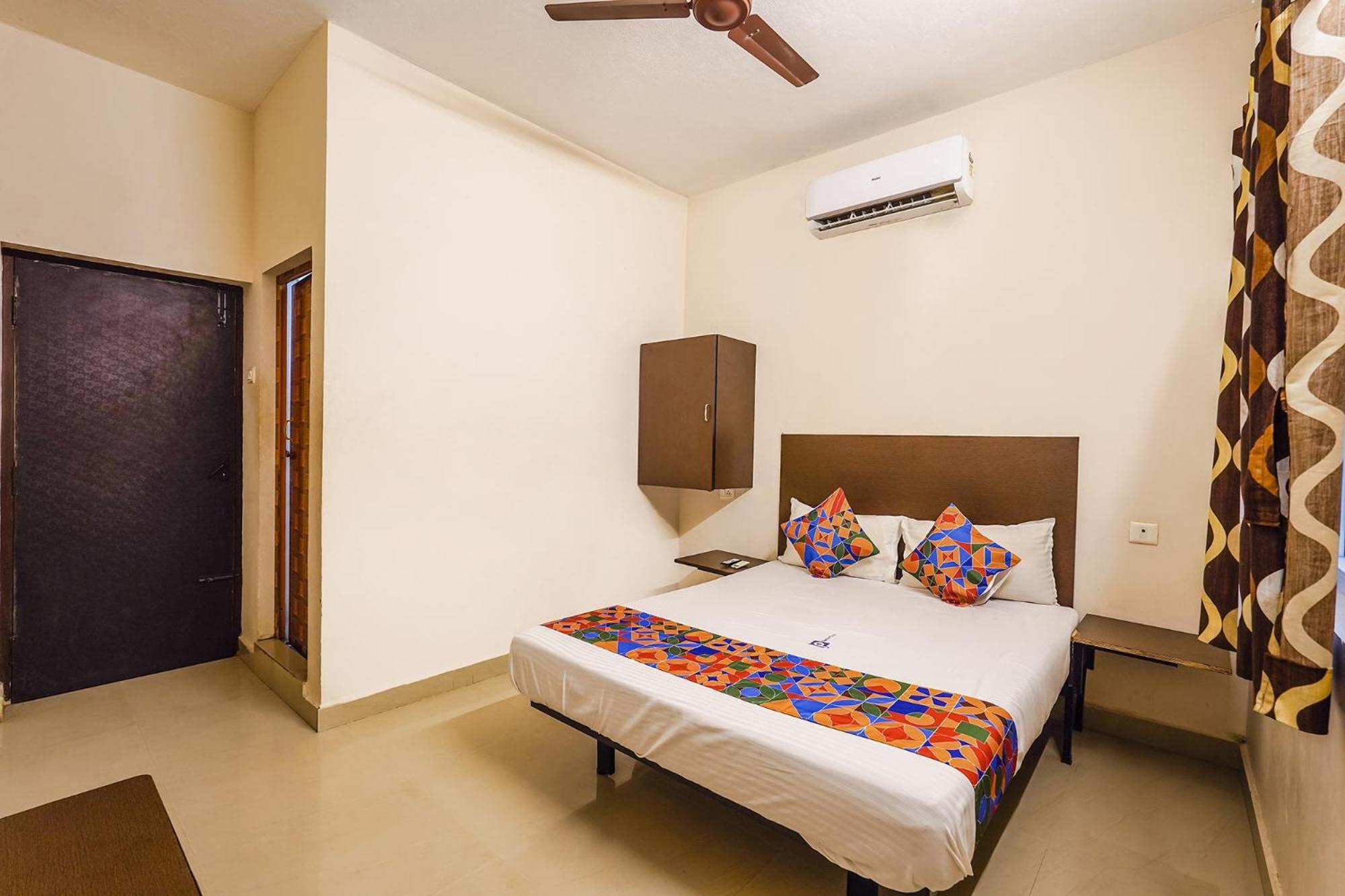 Fabexpress Joel - Nr St Thomas Mount Church & Grand Mall & Phoenix Marketcity 3* Chennai