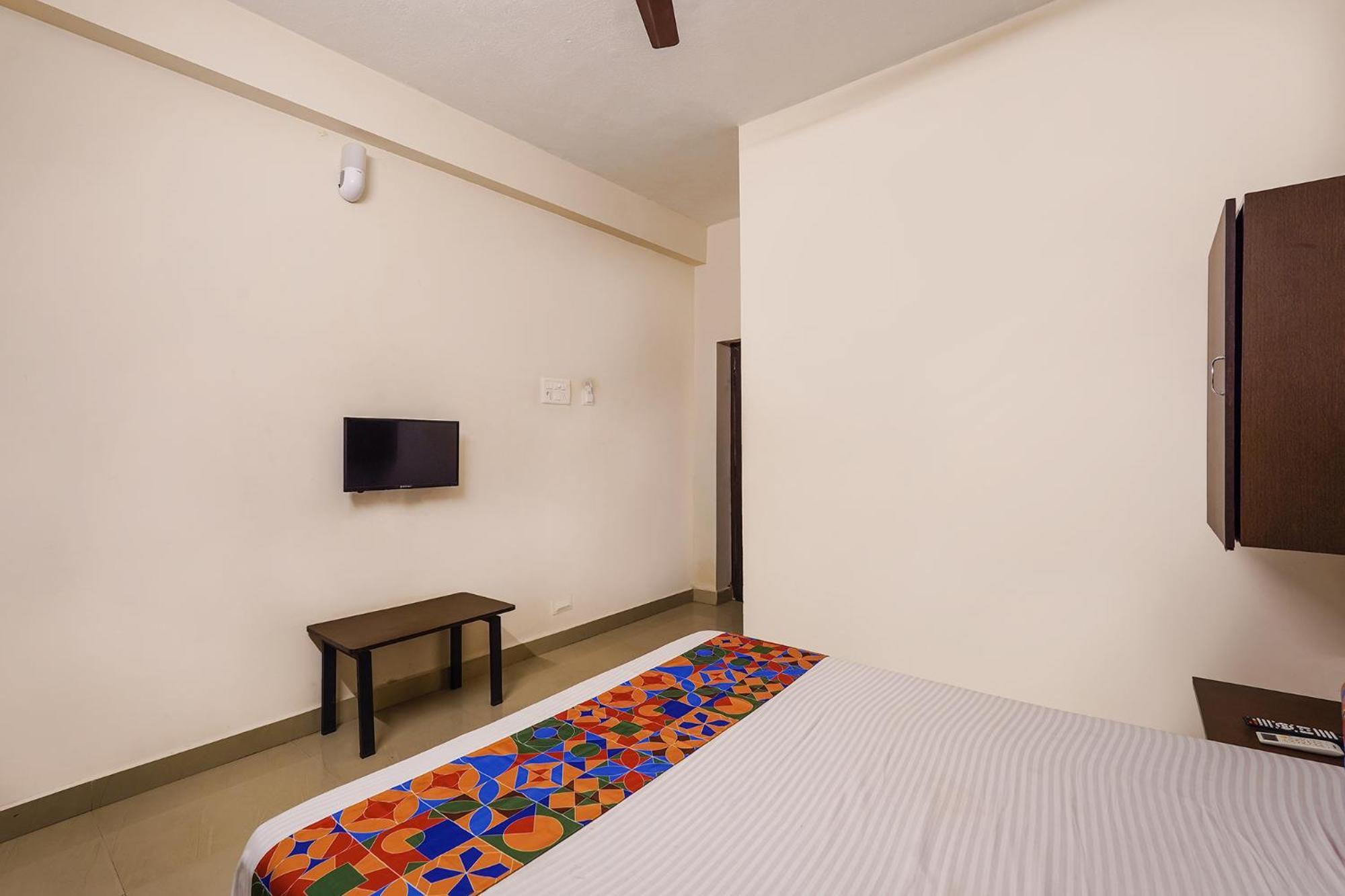 Hotel Fabexpress Joel - Nr St Thomas Mount Church & Grand Mall & Phoenix Marketcity 3*