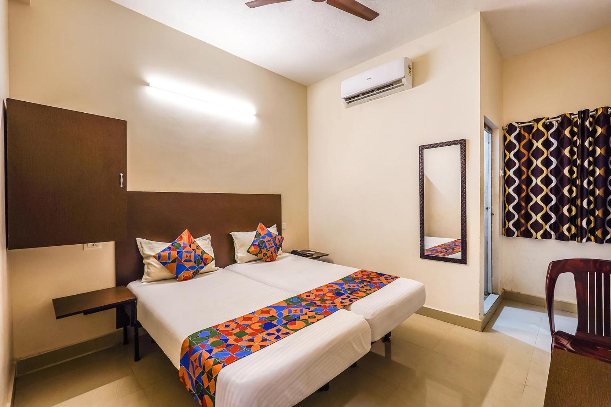 Fabexpress Joel - Nr St Thomas Mount Church & Grand Mall & Phoenix Marketcity 3*