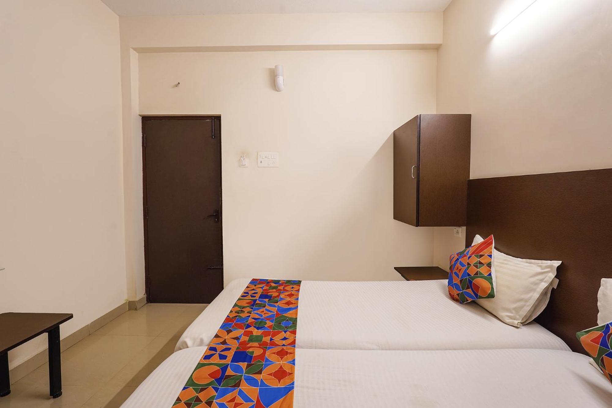 Fabexpress Joel - Nr St Thomas Mount Church & Grand Mall & Phoenix Marketcity 3* Chennai