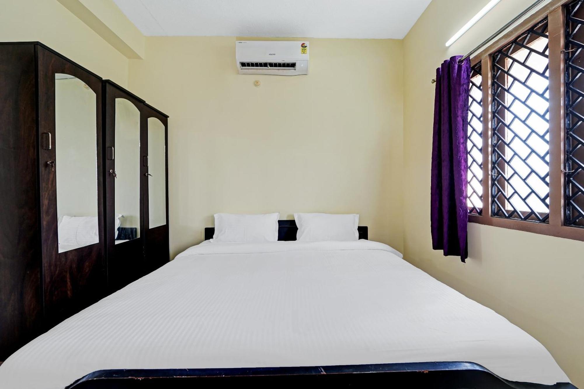 Collection O Senthamizh Residency Hotel 4*