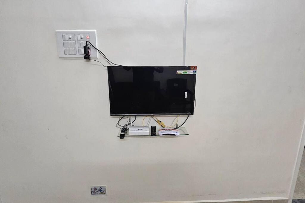 - Ac 3 Bhk Near Alrport *