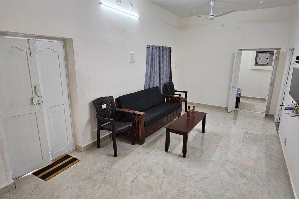 Villa - Ac 3 Bhk Near Alrport